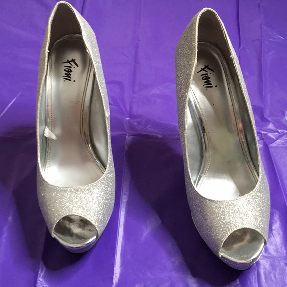 Fioni Women’s Night Luster Platform Heels - Picture 1 of 8